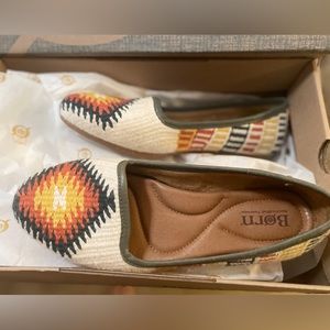 Born Giselle sunburst native slip on flats NWOT